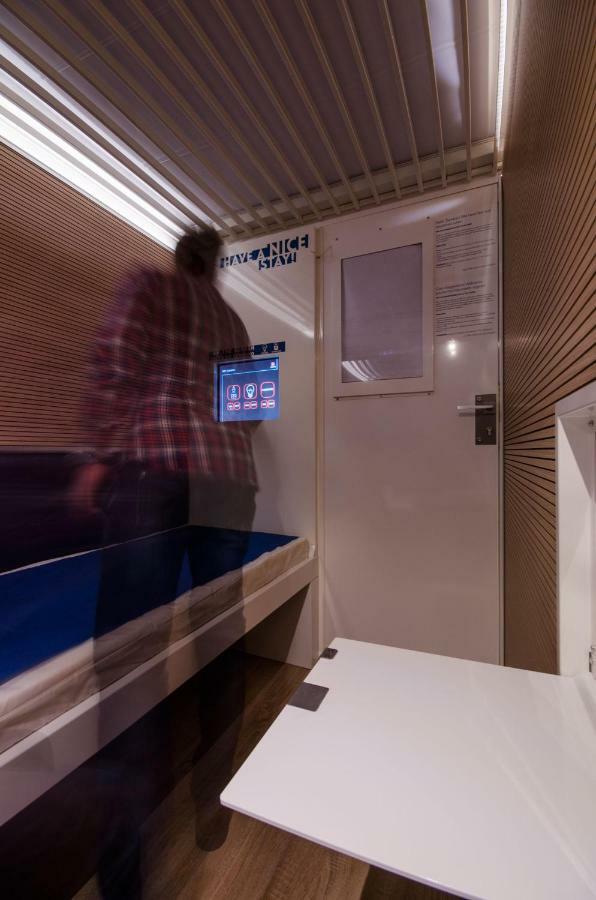Resting Pods - Zzzleepandgo Bgy Airport Hotel Orio al Serio Bagian luar foto
